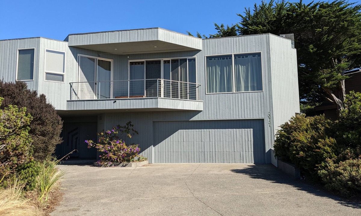 Bodega Bay House | Spacious 5-bedrm home:Ocean Views,hot tub,BBQ,pool & ping pong tables, fast wifi
