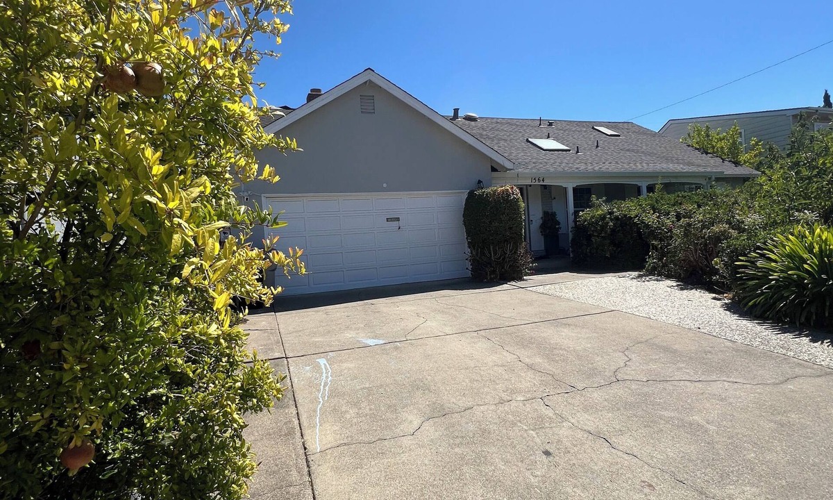 West San Jose House | Spacious 5 Bedroom w 2 Master, 4 Bath + LR + FR house with beautiful backyard