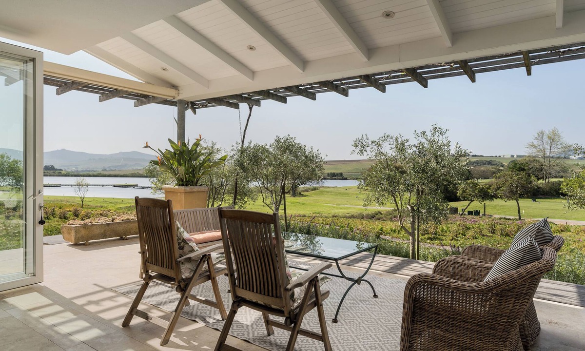 Stellenbosch House | Spacious 5-bedroom house on world class security golf estate in Stellenbosch