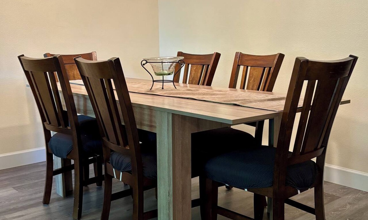 Stockton House | Spacious 5BR Pet-Friendly Retreat on a 14,000 Sq Ft Lot