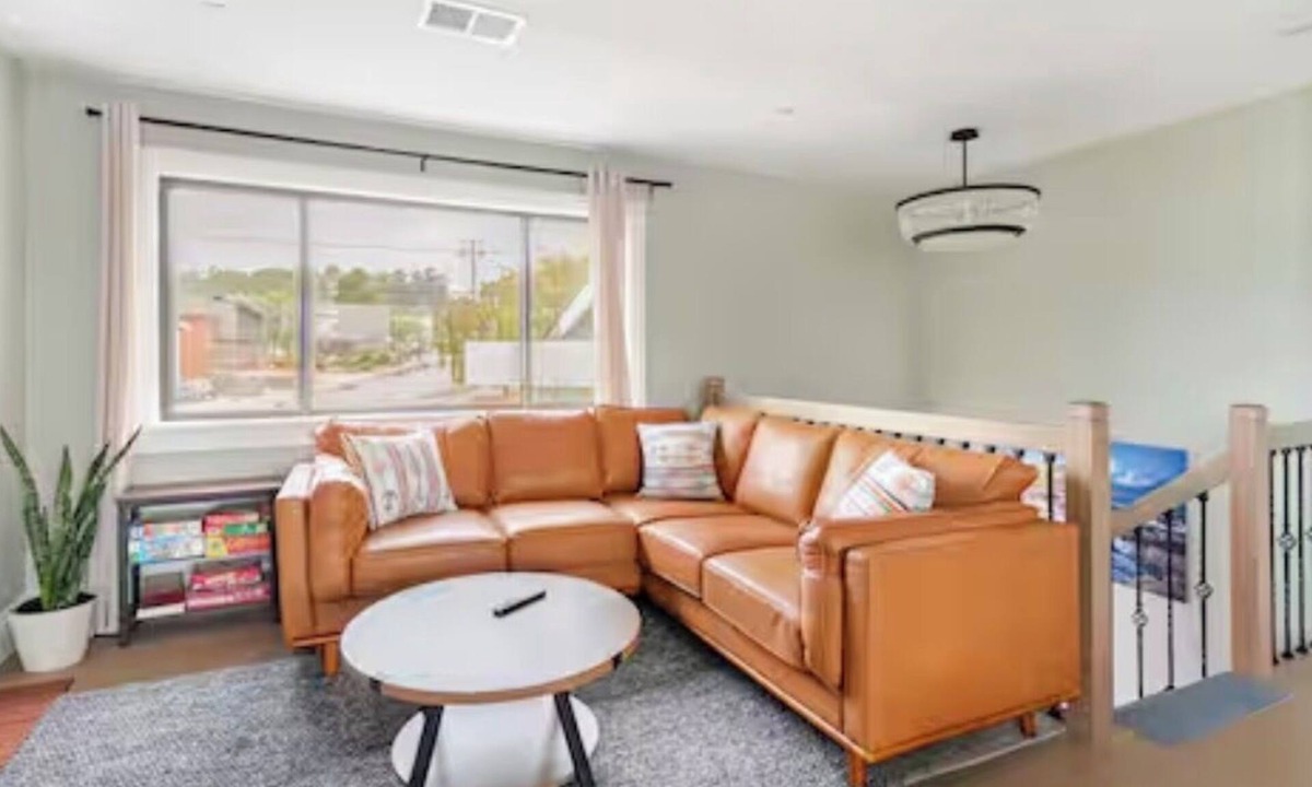 El Granada House | Spacious Coastal Retreat for Groups — Walk to Beach, Harbor & Trails