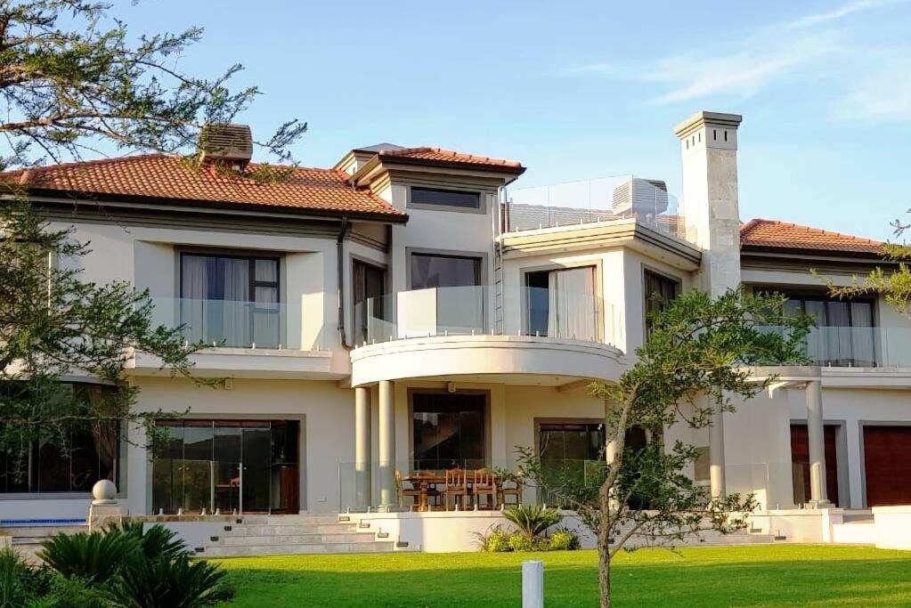 Hartbeespoort Villa | Spacious Golf & Wildlife Estate in Hartbeespoort 10 sleeper