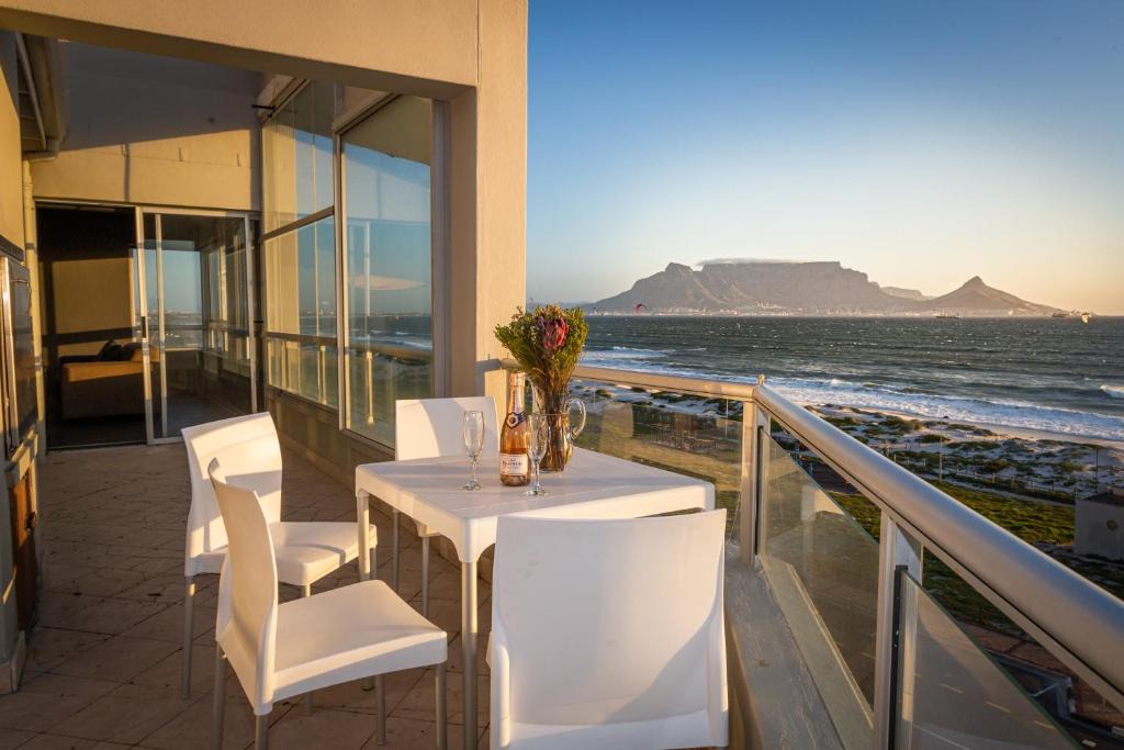 Bloubergstrand Apartment | Spacious Luxury 3 Bedroom Apartment B401 Sea Spray