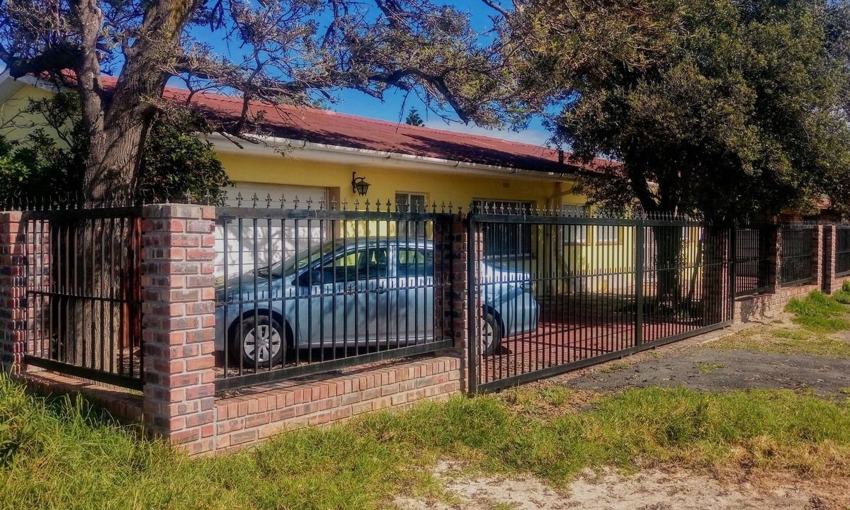 Gordon's Bay Villa | Spacious Riverside Villa with Indoor Braai