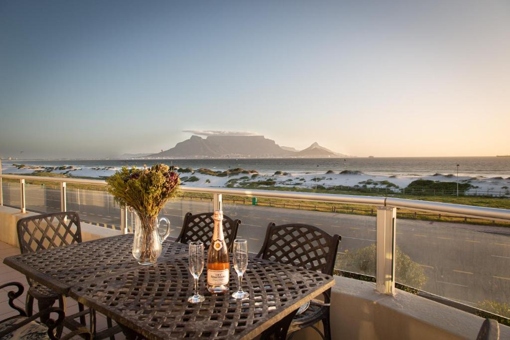 Bloubergstrand Apartment | Spectacular Beachfront Apartment 3 Bedroom C101 Sea Spray