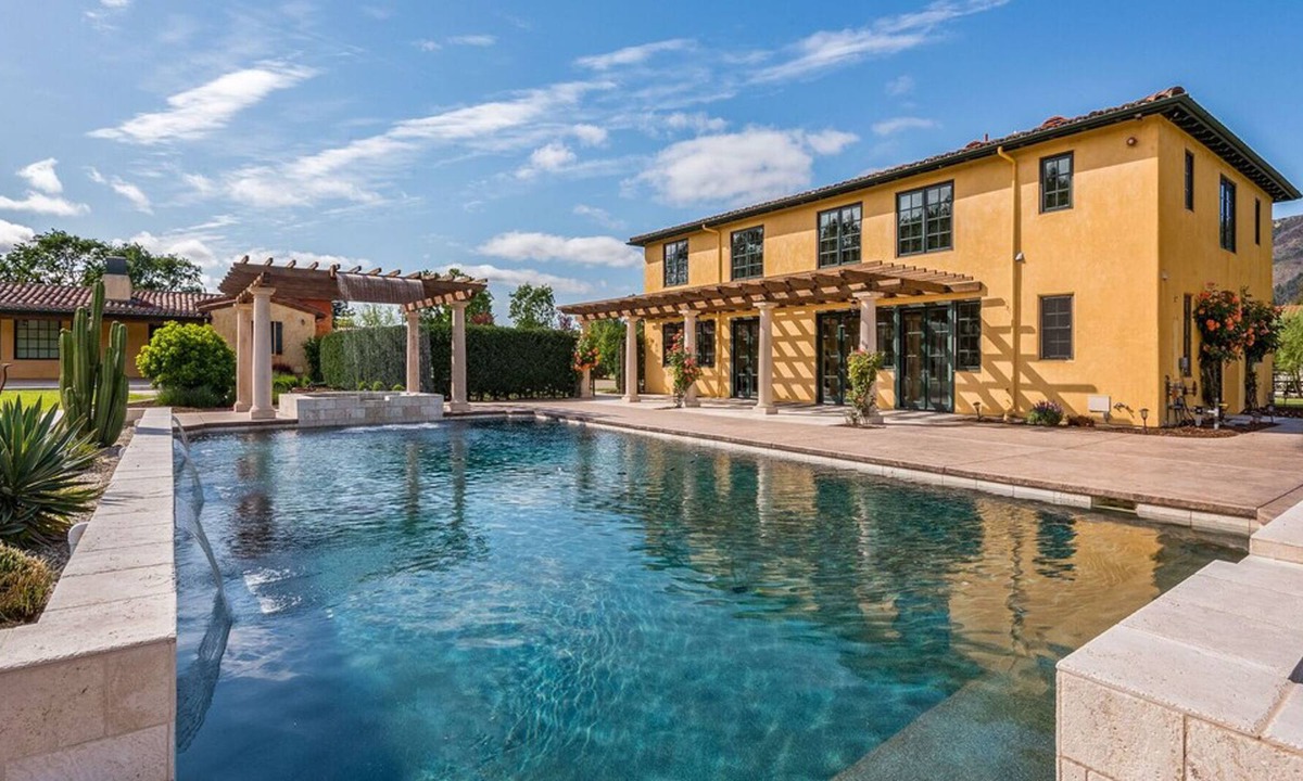 Kenwood House | Spectacular five-acre estate w/ private pool, washer/dryer, and EV charger