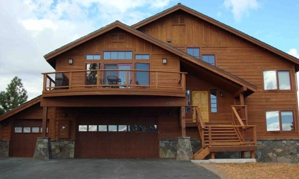 Truckee House | Spectacular Panoramic Sunrise and Sunset Mountain Views; EV Charger; Hot Tub
