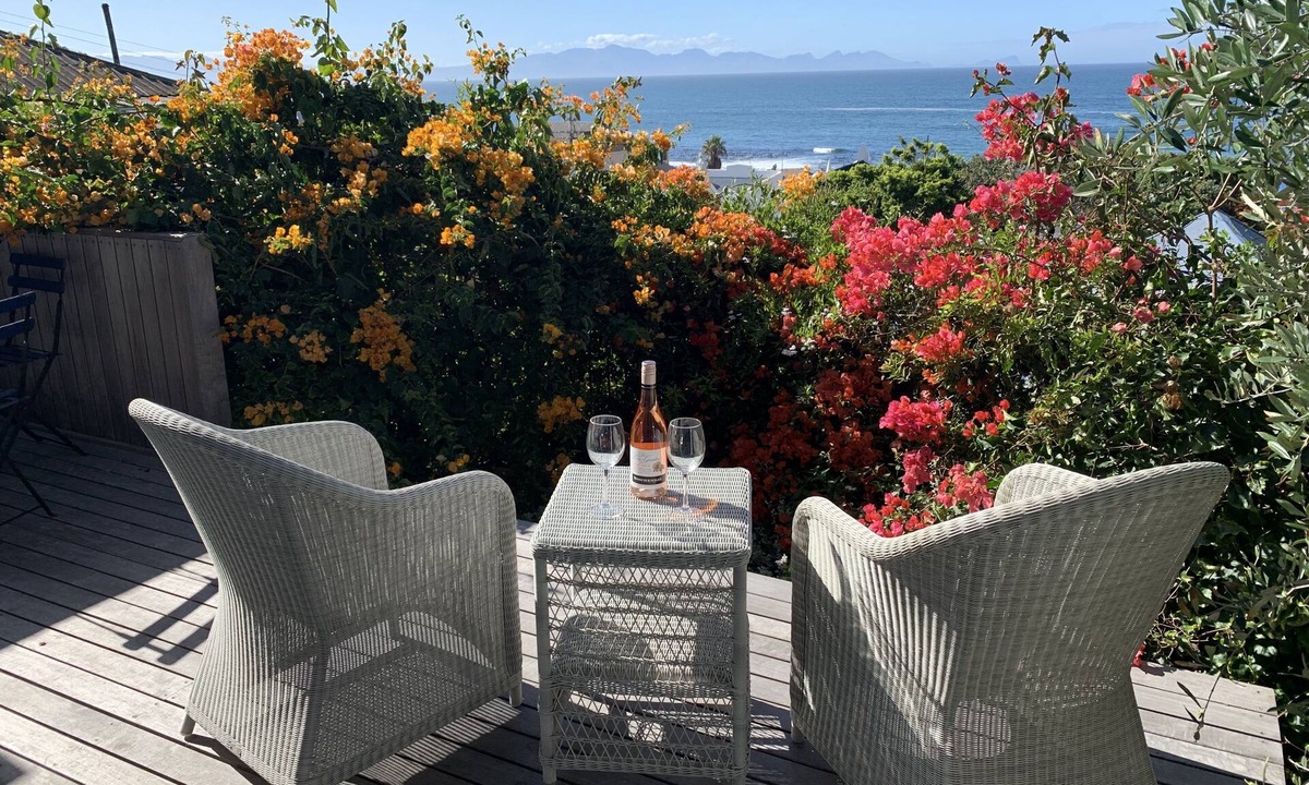 Kalk Bay Apartment | Spindrift - Mint-new, drop dead sea view, large veranda, 1 bedroom 1 bathroom