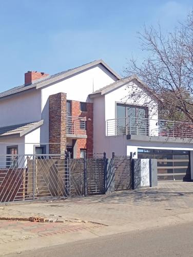 Vosloorus House | Spova luxury homes