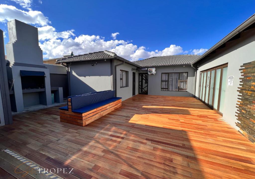 Phuthaditjhaba House | St Tropez Guest House