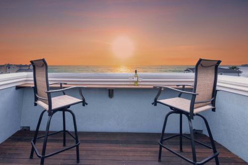 El Granada House | Steps to Beach and Amazing Ocean Views - Miramar Home
