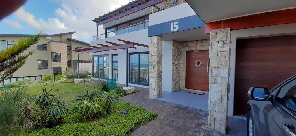 Still Bay Apartment | Stilbaai apartment with parking and beautiful view.