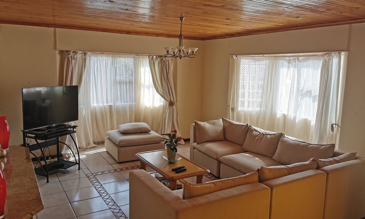 Cape Town House | Stone throw away from the beach in safe and secure neighborhood.