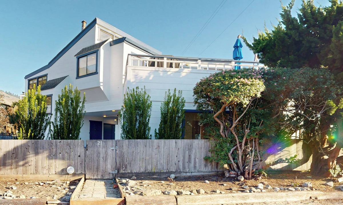 Stinson Beach House | Stroll to Shore: Stinson Beach Gem w/Hot Tub
