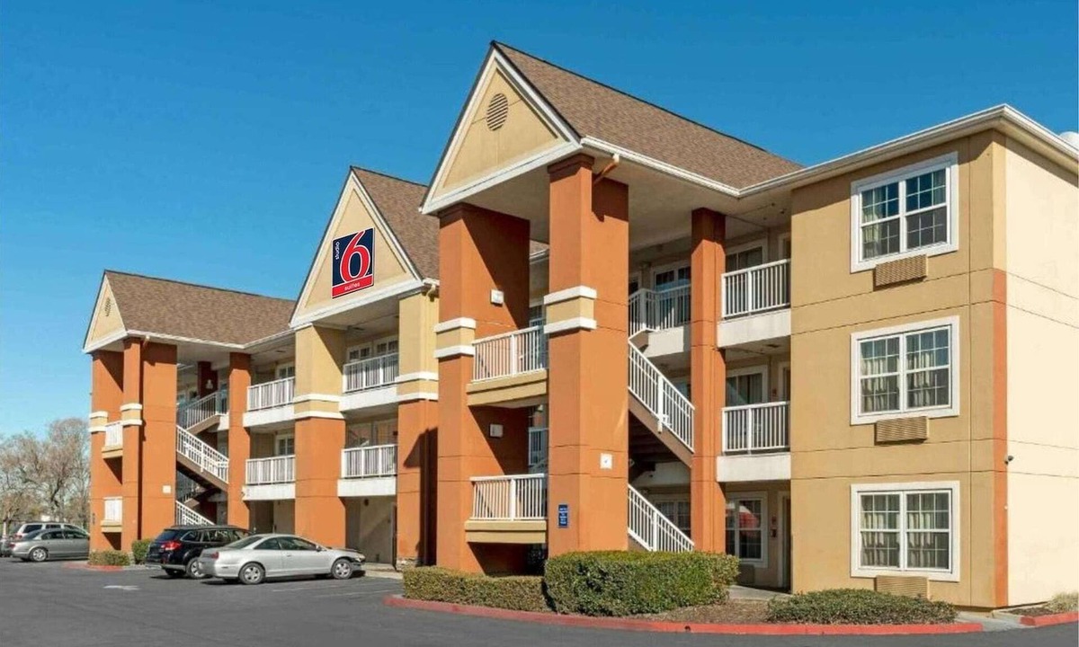 Sacramento Apartment | Studio 6 Sacramento|Relaxing King|Nsmk |Kitchen| Shower