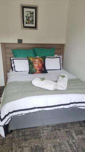 Germiston Apartment | Studio apartment, water backup, 12 min from OR Tambo