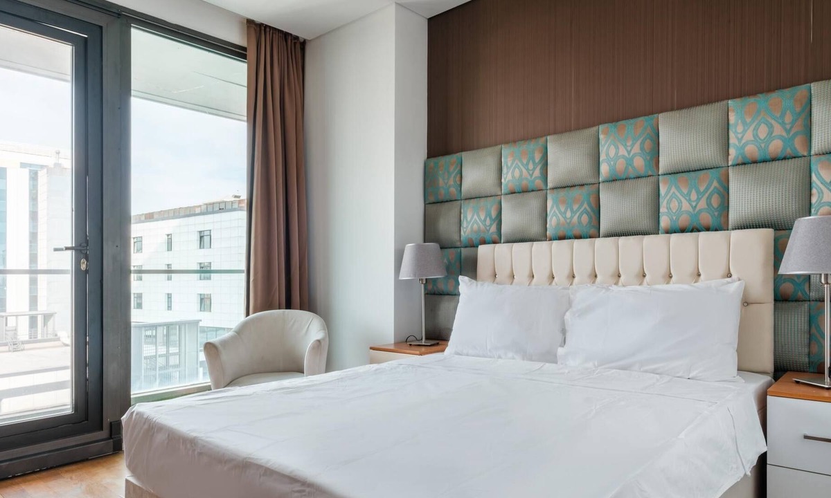 Merter Apartment | Studio with City View Balcony 2 min to Metro