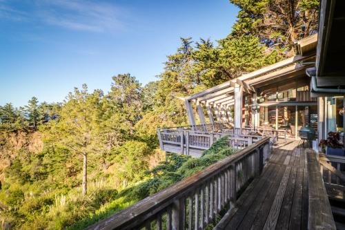Elk House | Stunning Elk House Oceanfront Deck & Views