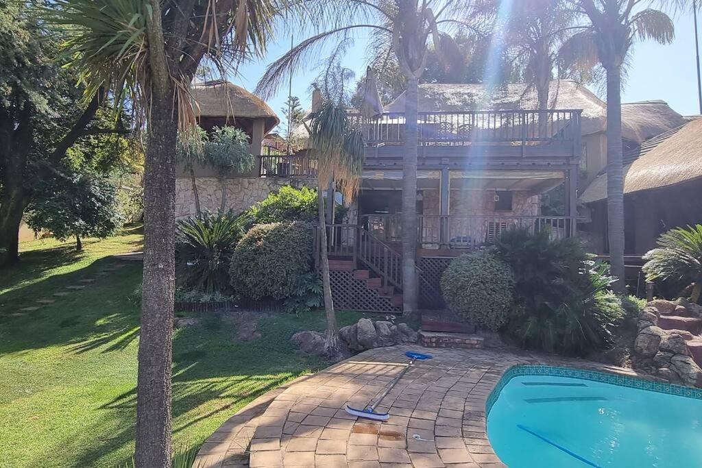 Glenvista Villa | Stunning Modern Rental Villa with Golf Course view