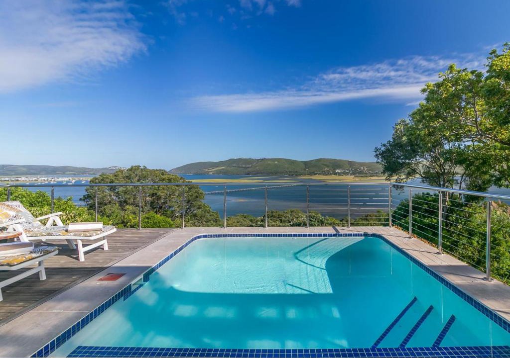 Paradise Apartment | Stunning Villa with pool and views of Knysna