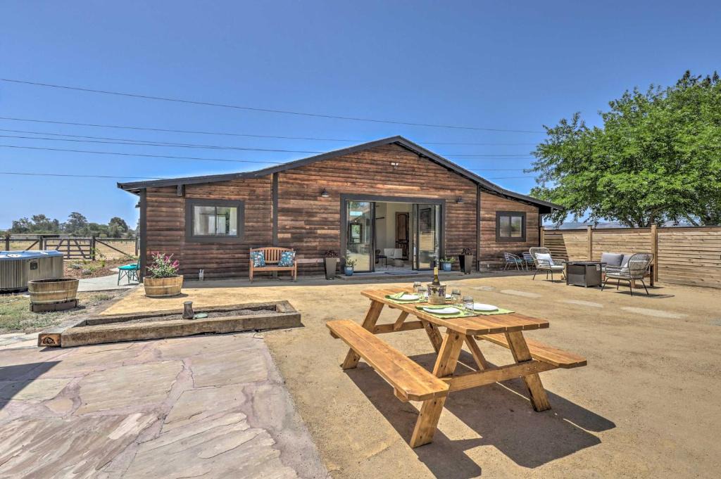 Sonoma House | Stunning Wine Country Gem with Hot Tub + Patio!
