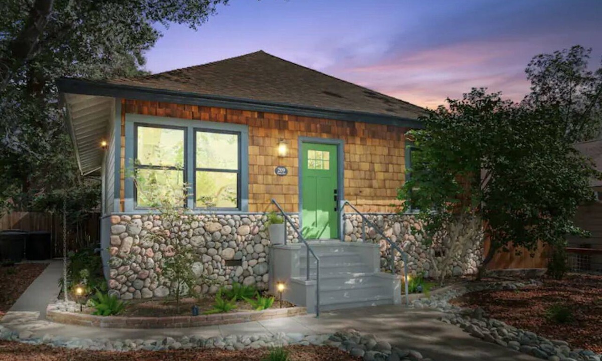 Roseville House | Stunningly remodeled 2 bedroom with 2 bath bungalow downtown roseville.