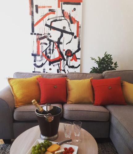 Windermere Apartment | Stylish 2 bed on Florida Rd Amazing location!