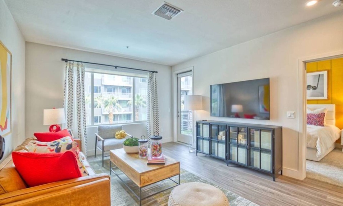 Fremont Condo | Stylish 2BR Condo w Pool & Fire Pit – Aya Apartments