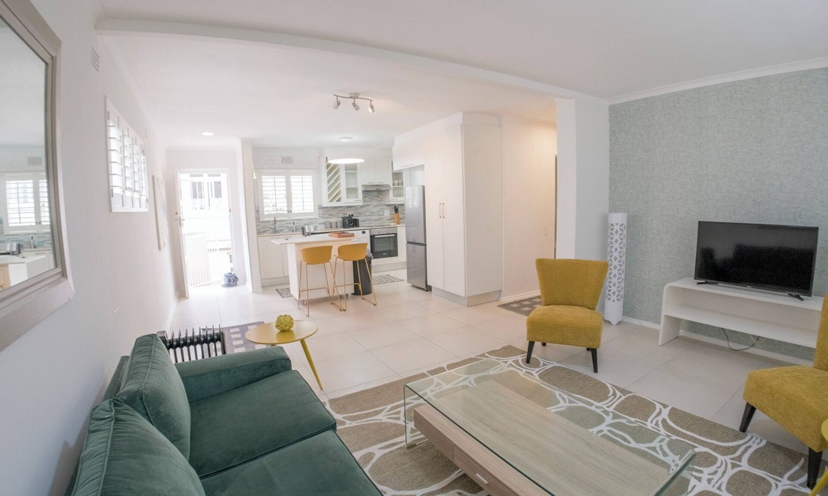 Sea Point Apartment | Stylish Modern apartment in Sea Point, the heart of Cape Town.