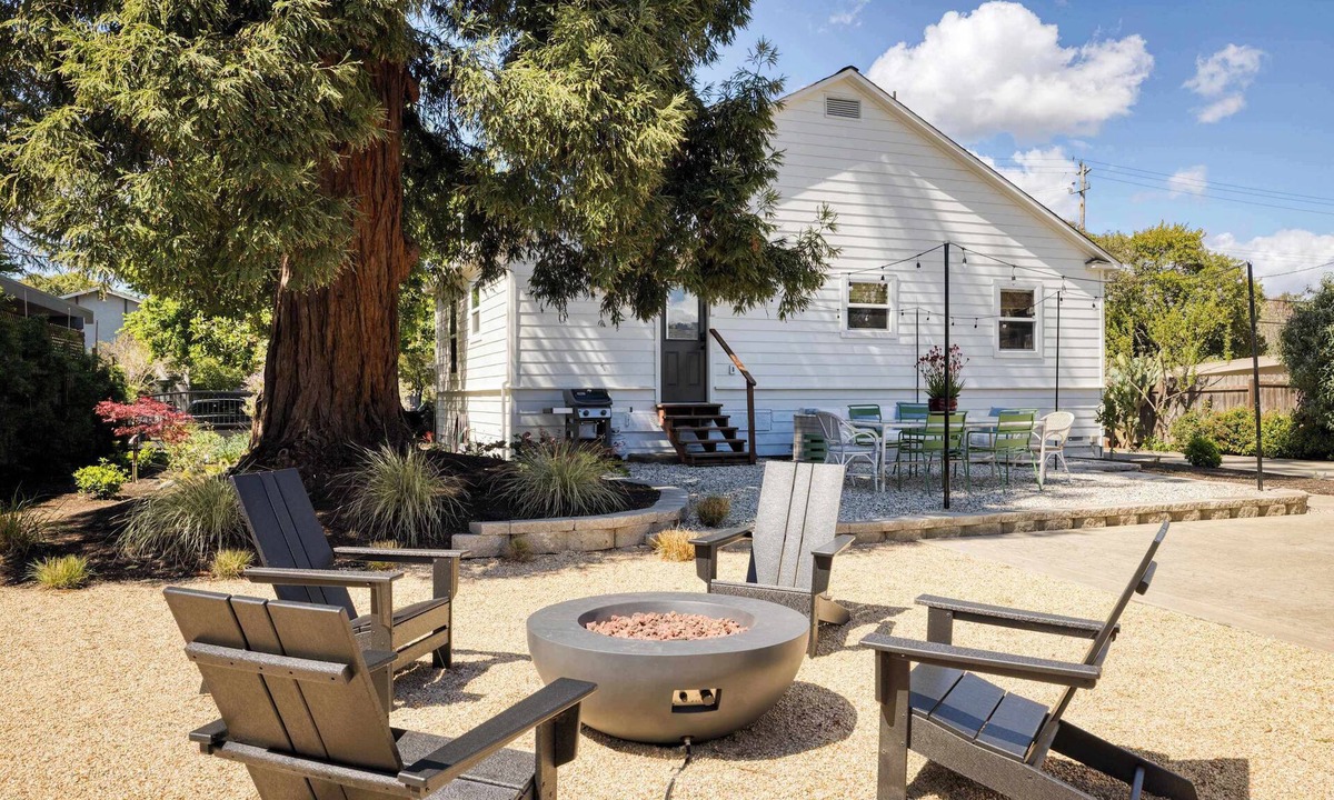 Napa House | Stylish Retreat. Grand Private Yard. Fire Pit. A/C
