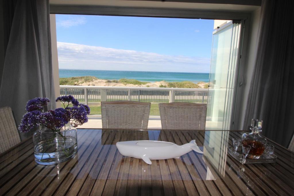 Pollok Beach Apartment | Summerseas 42