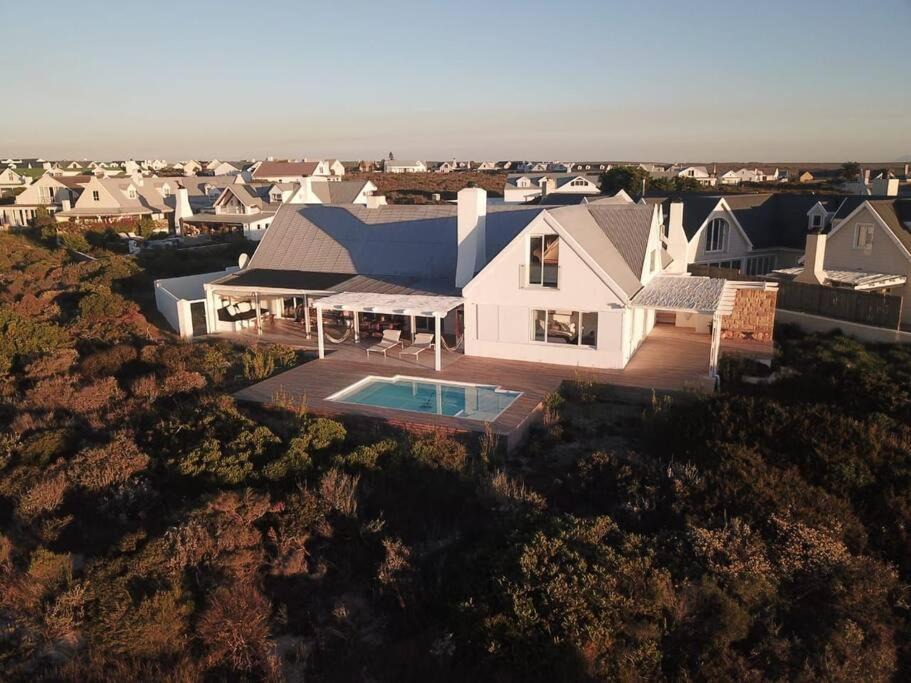 Grotto Bay House | Sunbird House