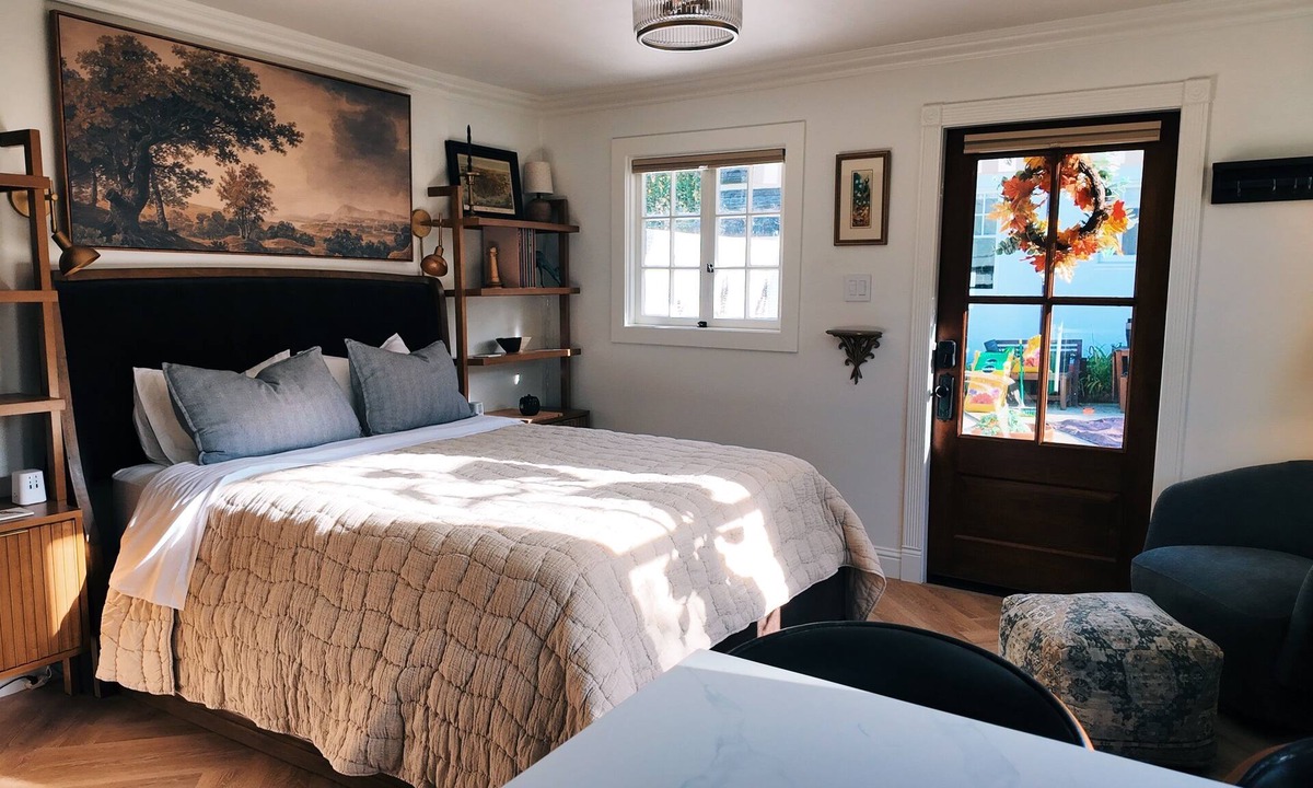 San Mateo Park Cottage | Sunny Private Escape Gated, Peaceful & Safe