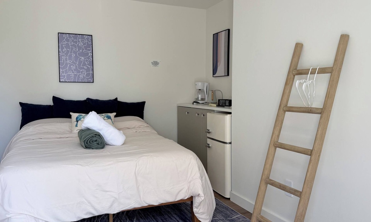 Kensington House | Sunny Private Suite · 10 min to UC Berkeley · Private Entrance & Garden
