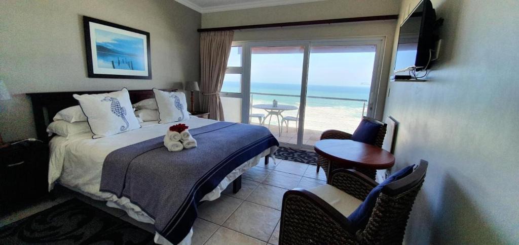 Brenton-on-Sea House | Superior SeaView Double Bedroom in Brenton On The Rocks