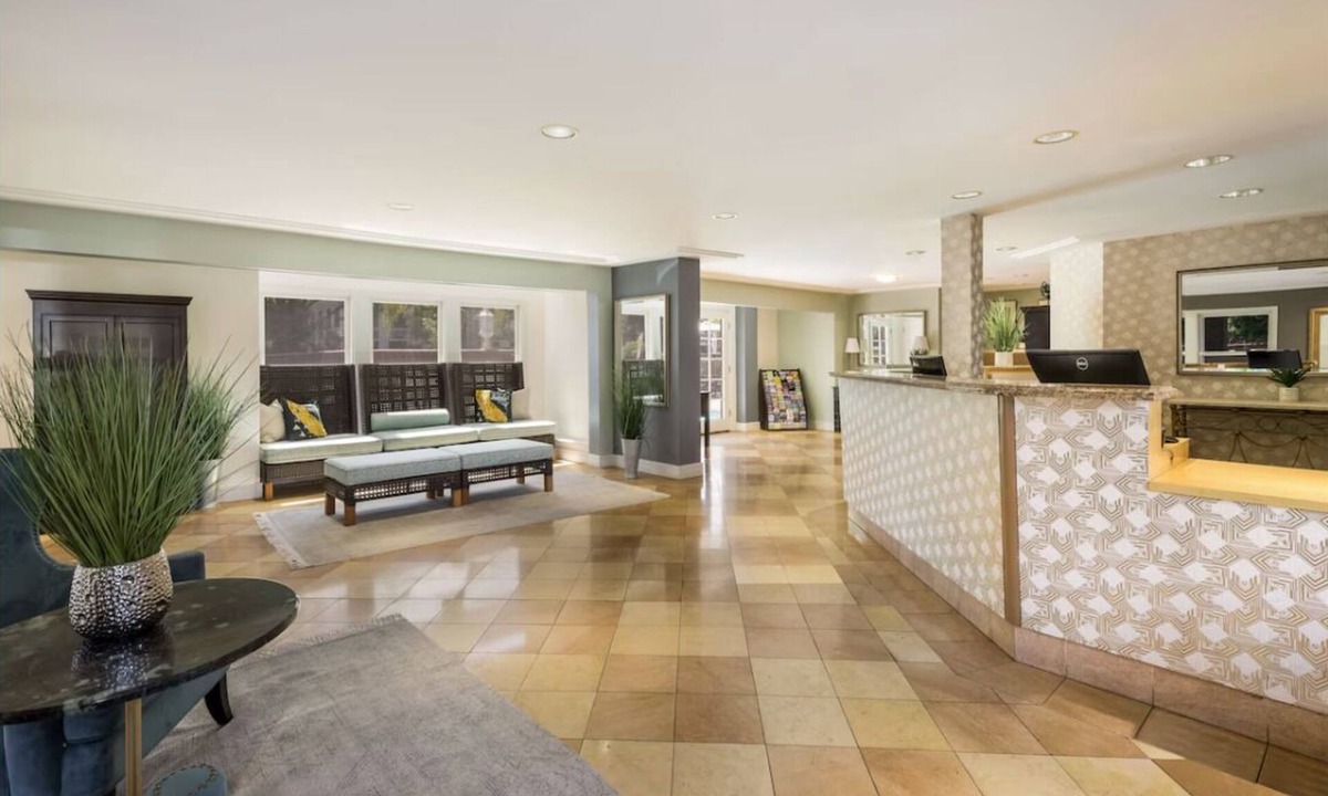 Mountain View Apartment | Sure Stay Plus Hotel by Best Western Mountain View, 9 miles from Levi's stadium