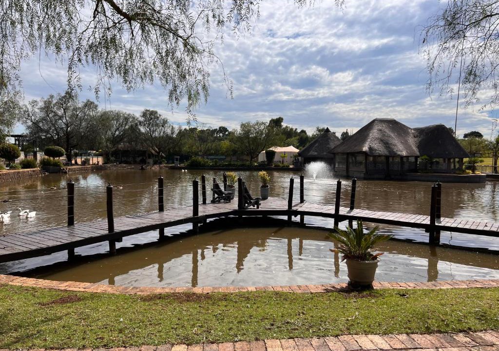 Benoni Cabin | Swan Lake Suites