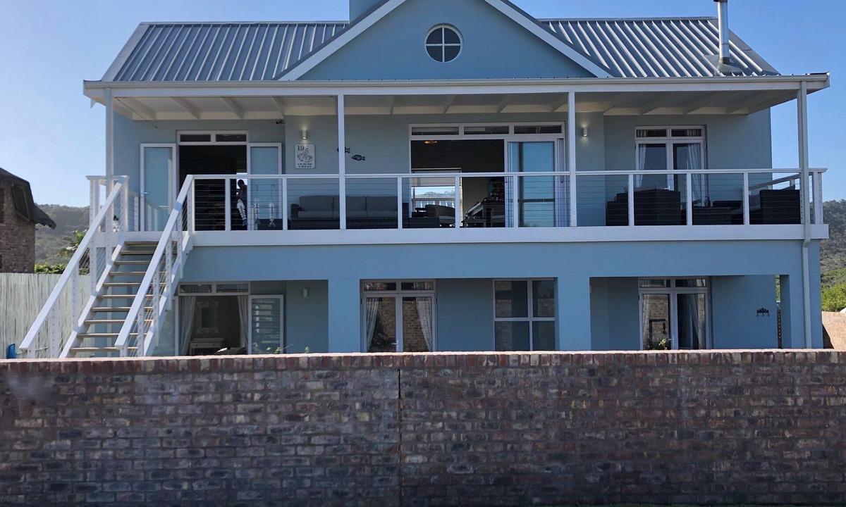 Sedgefield House | Swans Nest Home in Sedgefield Myoli Beach is pet friendly and near to the beach