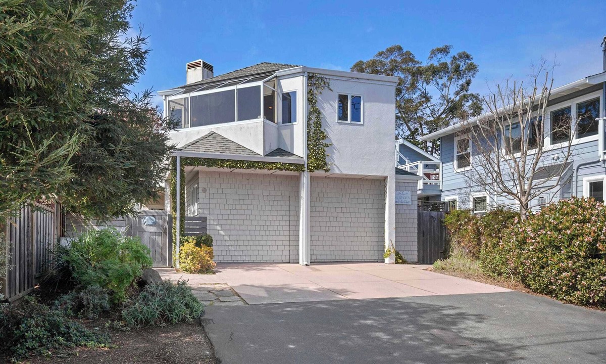 Eastside Santa Cruz House | Sweeping Ocean Views.Steps from Sandy Beaches