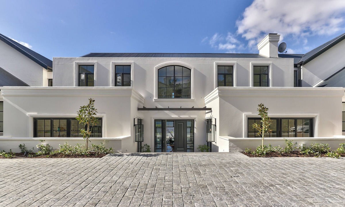Bishopscourt Villa | Symphony of Light - A stately residence in the heart of Bishopscourt