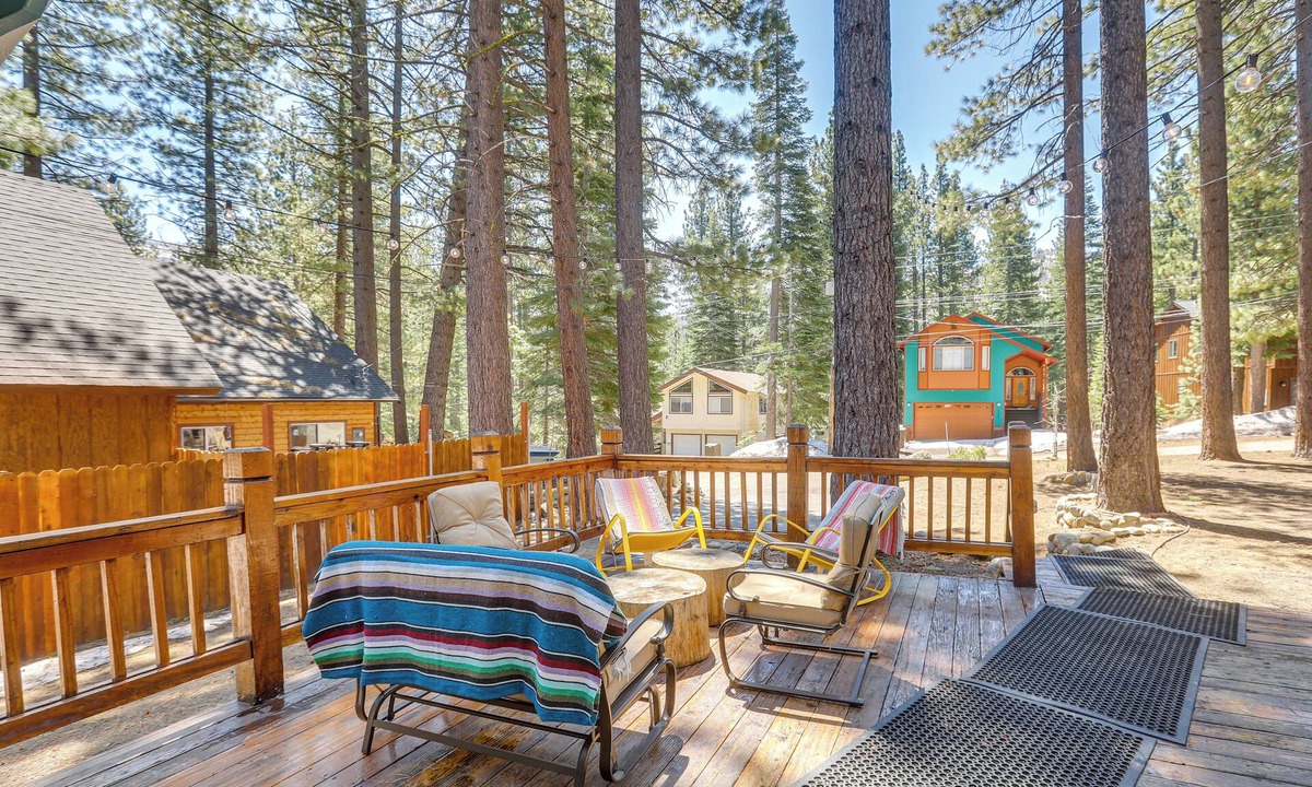 Tahoe Paradise Cabin | Tahoe Home in the Pines: Quiet Neighborhood!