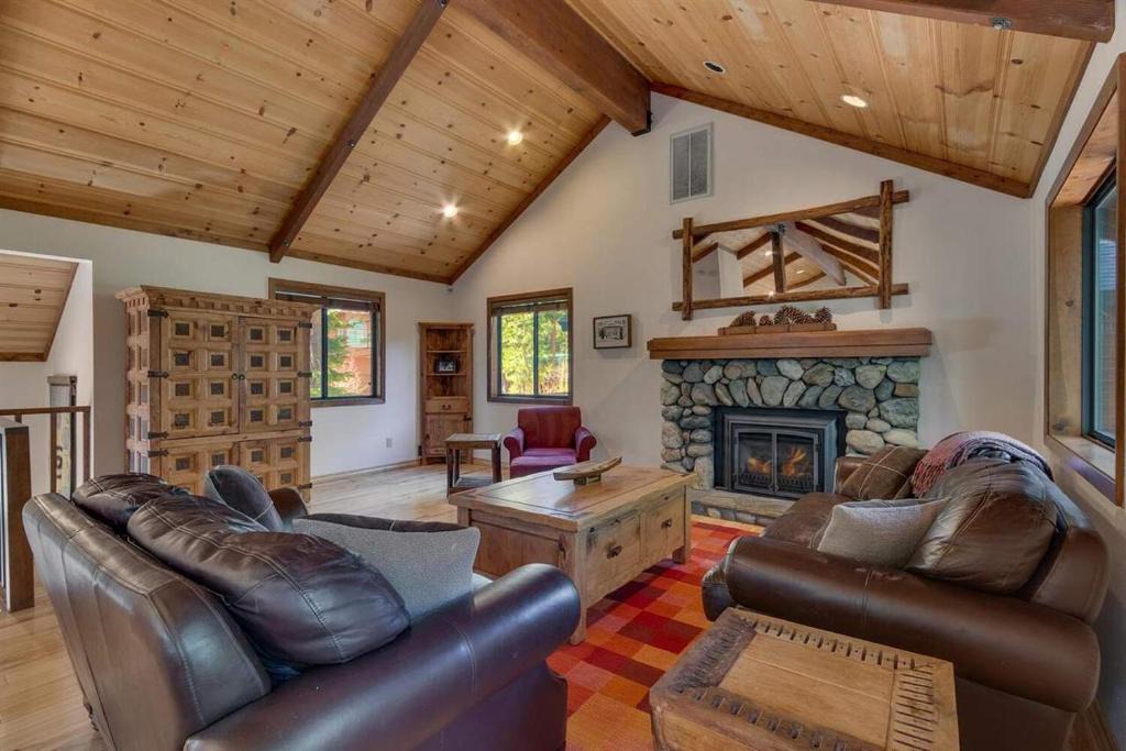 Tahoe Woods House | Tahoe Woods - Tahoe Park Cabin w Hot Tub, Fireplace, Near Skiing!