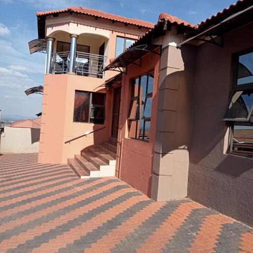 Rustenburg Bed & Breakfast | Tawana Guesthouse