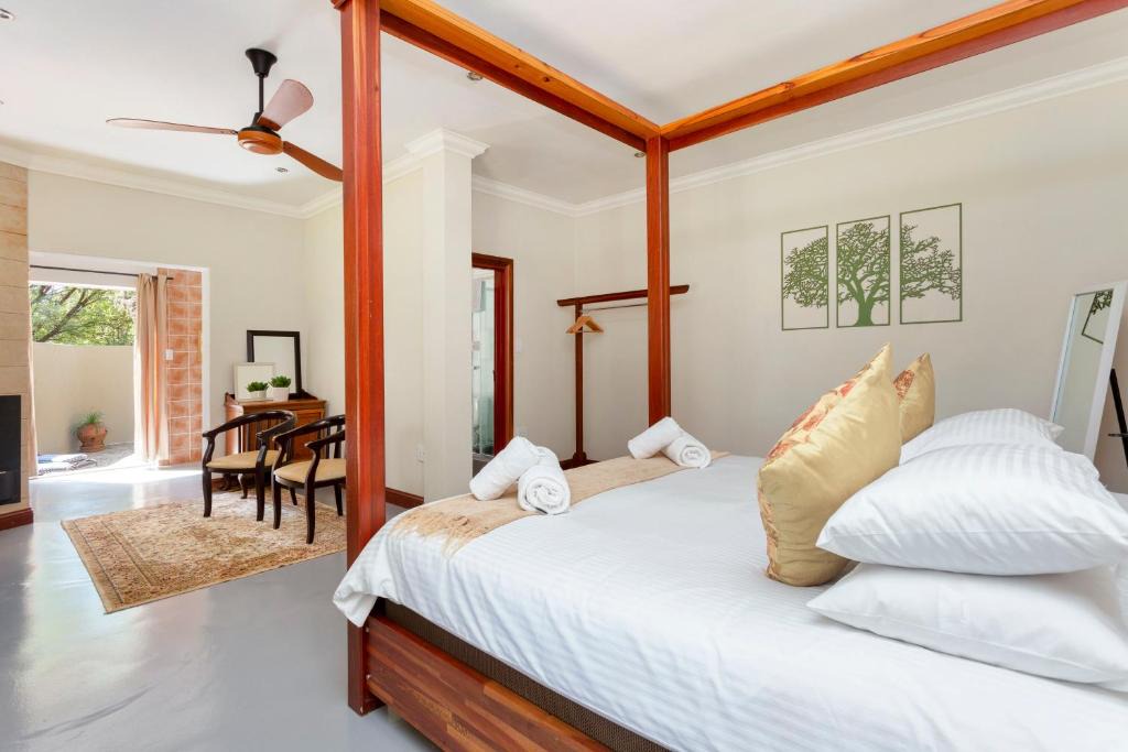 Madeteleli House | Teak Place Guest Rooms
