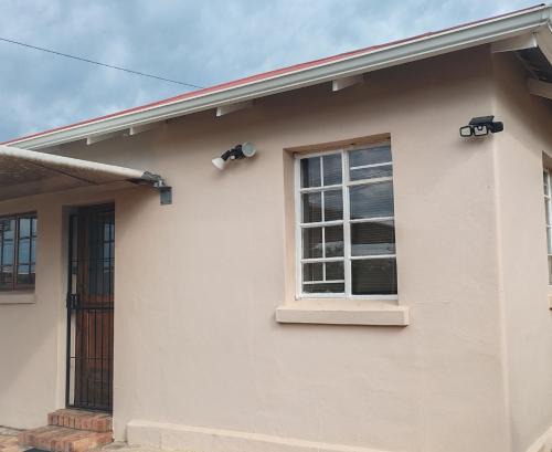 Grahamstown House | Thami residence - Self catering
