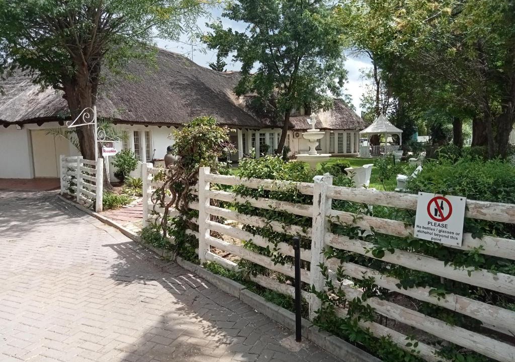 Mahikeng House | Thatch Haven Guesthouse