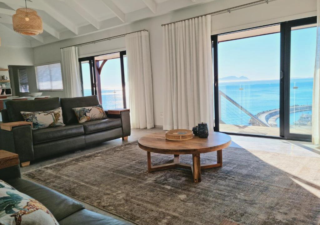 Gordons Bay Central Apartment | The Anchor, Luxury living for 2 with sea view and Jacuzzi