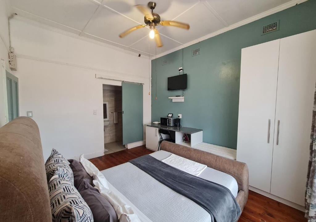Quigney Beach House | The Beach Hide