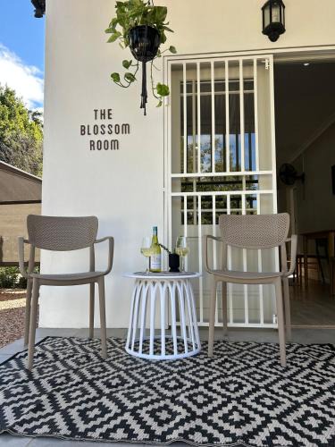 Kareeberg Apartment | The Blossom Room