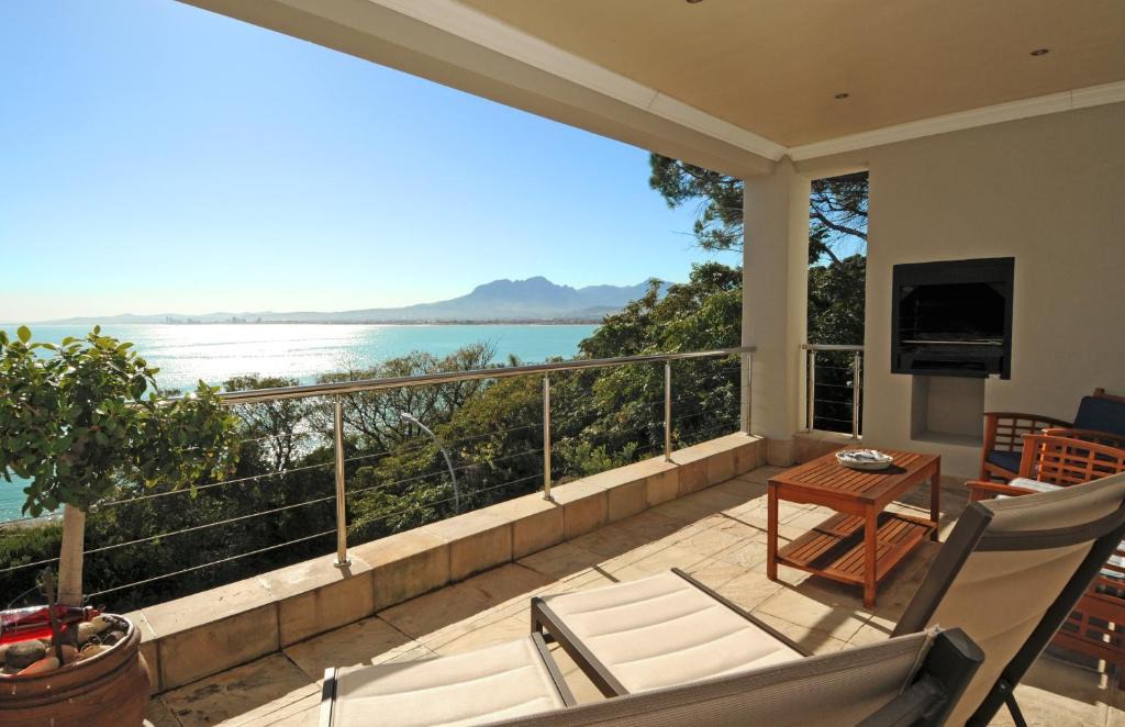 Mountainside Apartment | The Blue Marine Self-Catering